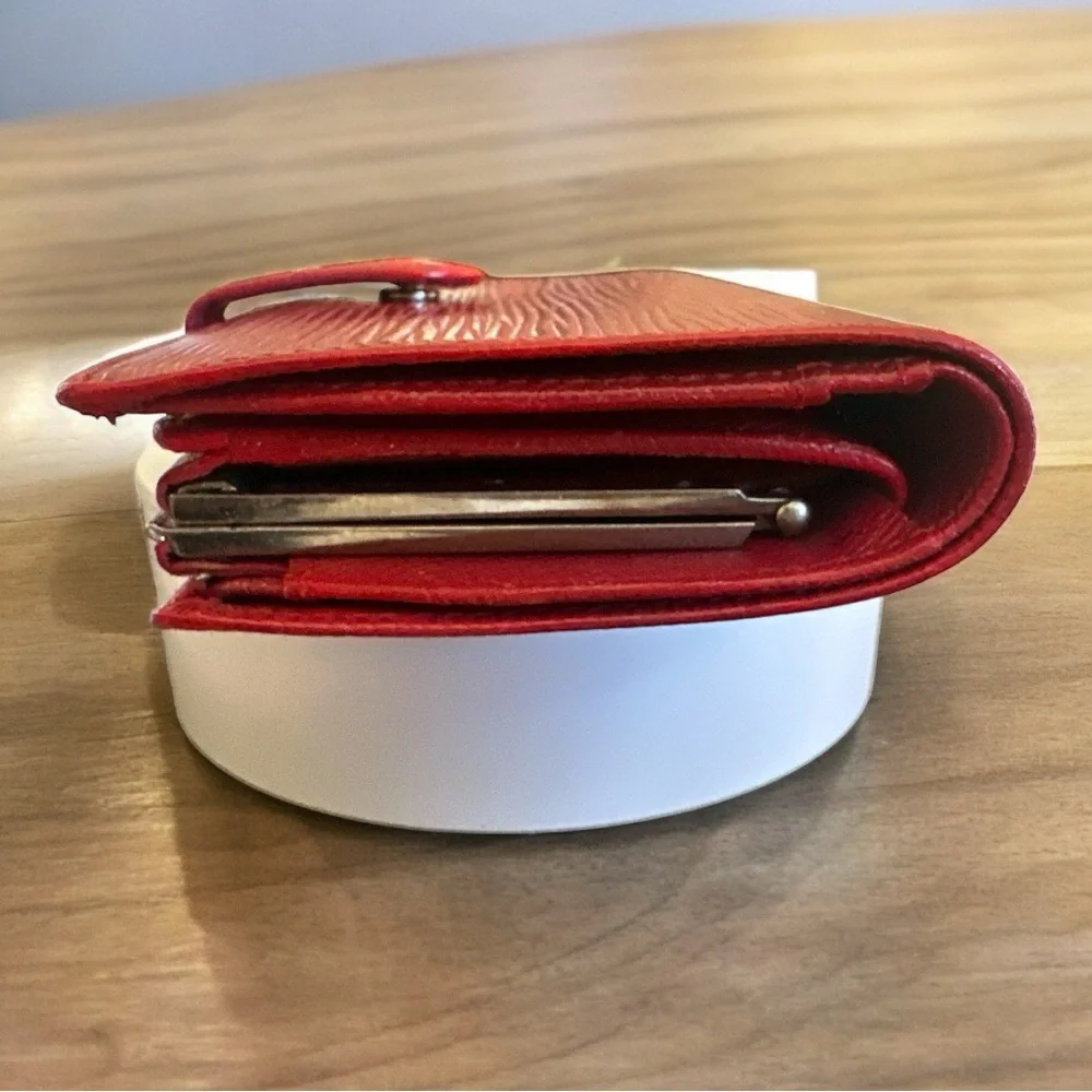 Louis Vuitton Epi Kisslock Bifold Wallet - Picture 7 of 8
